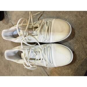 Nike Kyrie Basketball Shoes – 6.5Y / Women’s 8